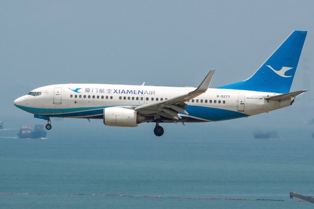 Xiamen Airlines Boeing 737-75C(WL) B-5277