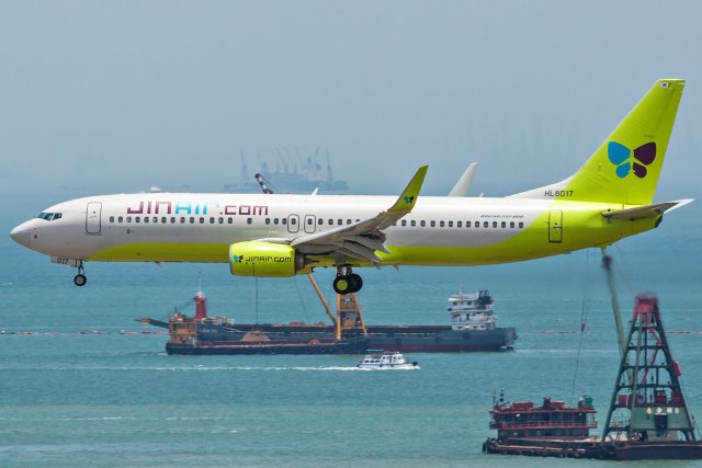 Jin Air Boeing 737-8SH(WL) HL8017