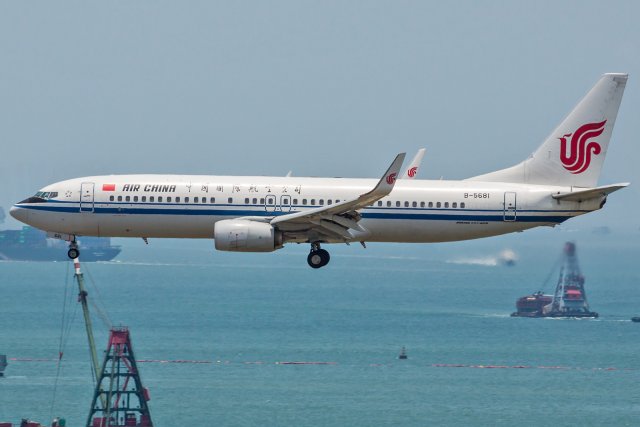 Air China Boeing 737-89L(WL) B-5681