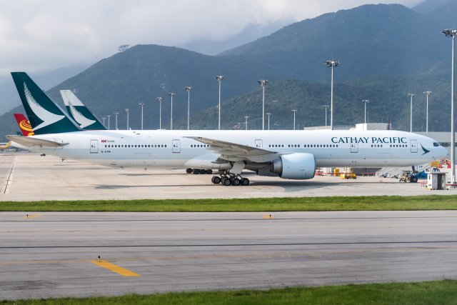 Cathay Pacific Boeing 777-367(ER) B-KPM