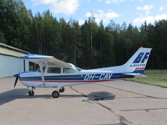 Cessna 172N Skyhawk II OH-CAV EFHN 2019-09-22