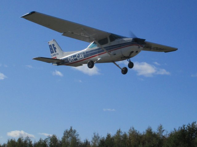 Cessna 172N Skyhawk II OH-CAV EFHN 2019-09-22