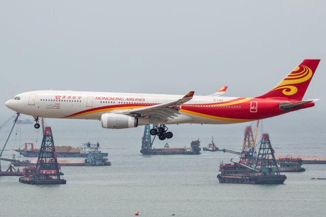 Hong Kong Airlines Airbus A330-343 B-LNQ