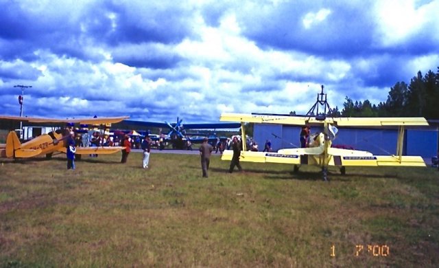 Grumman G-164A Super Ag-Cat A/450 SE-KXR & Focke-Wulf FW 44J Stieglitz OH-SZR EFHN 2000-07-01