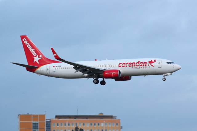 TC-COE Corendon Airlines Boeing 737-8 laskeutumassa Antalyasta 25.10.2019