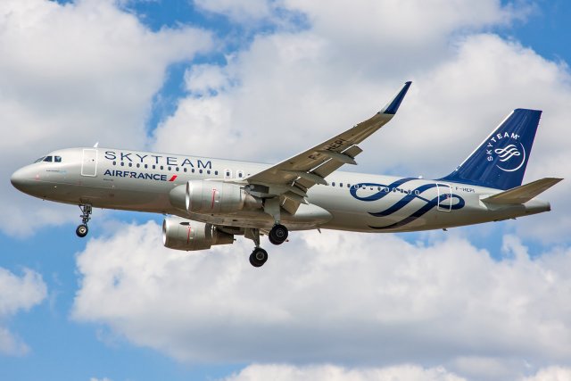 Air France Airbus A320-214(WL) F-HEPI