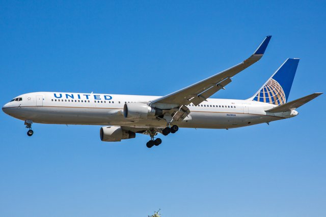 United Airlines Boeing 767-322(ER)(WL) N658UA