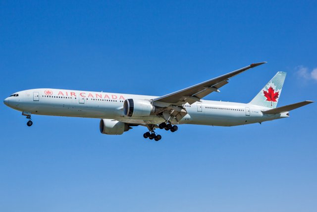 Air Canada Boeing 777-333(ER) C-FRAM