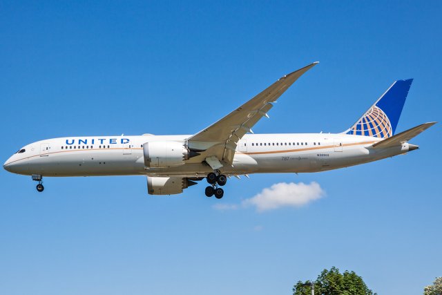 United Airlines Boeing 787-9 Dreamliner N38955