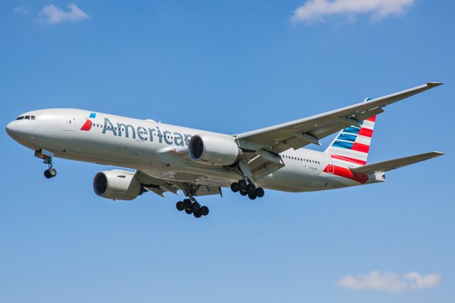 American Airlines Boeing 777-223(ER) N766AN