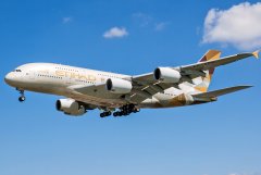 Etihad Airways Airbus A380-861 A6-APC