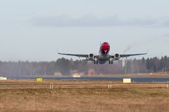 EI-FJY nousee kohti Helsinkiä