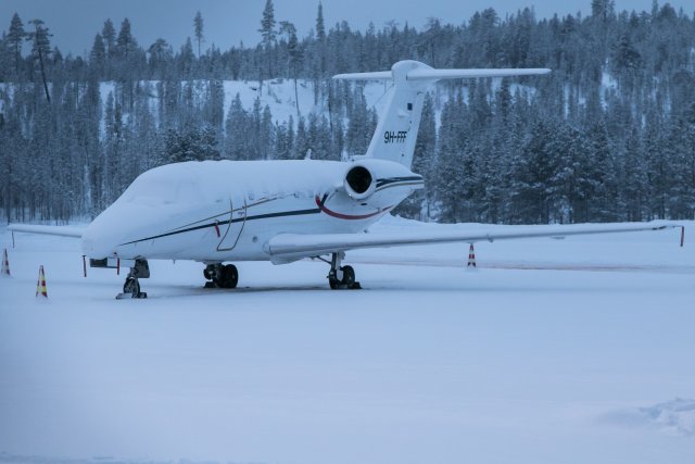 9H-FFF. 17.12.2019. Cessna saanut lumikuorrutuksen.