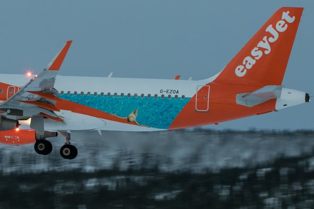 G-EZOA. easyJet Holidays Livery.