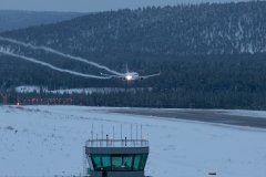 G-JZHM. Laskussa rwy 04.