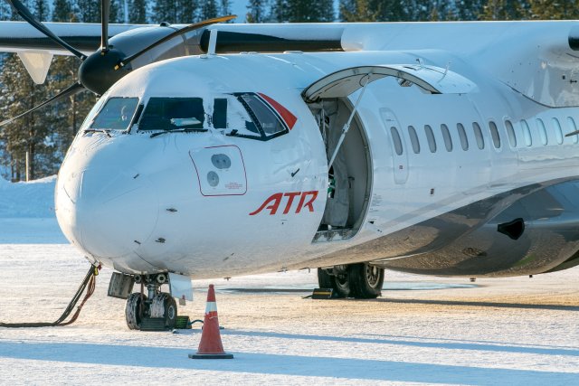 F-WWEV. Jotain talvitestausta tekivät täällä.