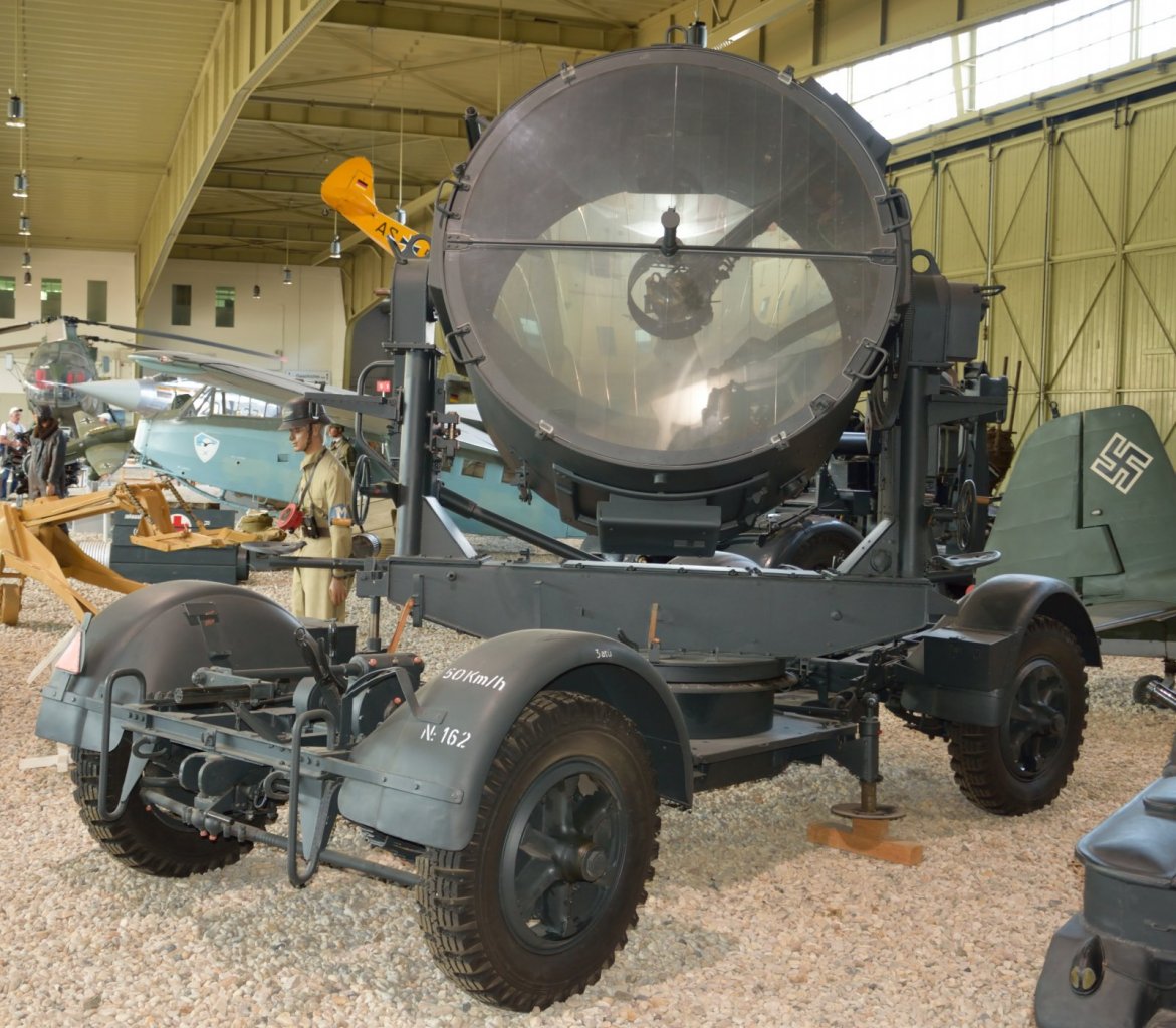 150cm.Flakscheinwerfer_34.Gatow.2.thumb.JPG.93eec541d75a0f3af835be44a2caa0e7.JPG