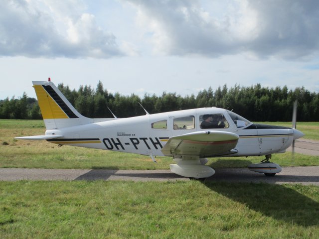 Piper PA-28-161 Warrior II OH-PTH EFHN 2020-08-12