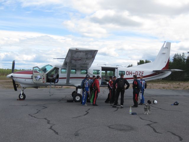 Cessna C208B OH-DZF EFRY 2010-06-17