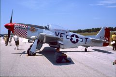 P-51D-25NA 44-72934 XB-HVL VF-T Shangri La Kissimmee FL 1999-04-10