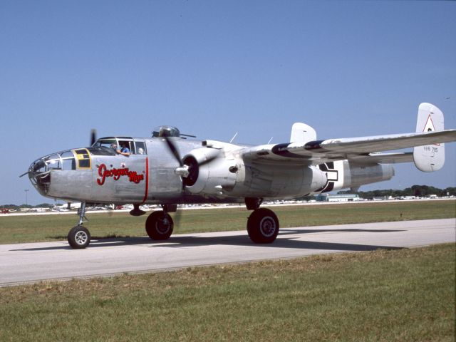 B-25J-30-NC Mitchell 44-86785 N5262V Georgia Mae Kissimmee FL 1999-04-10