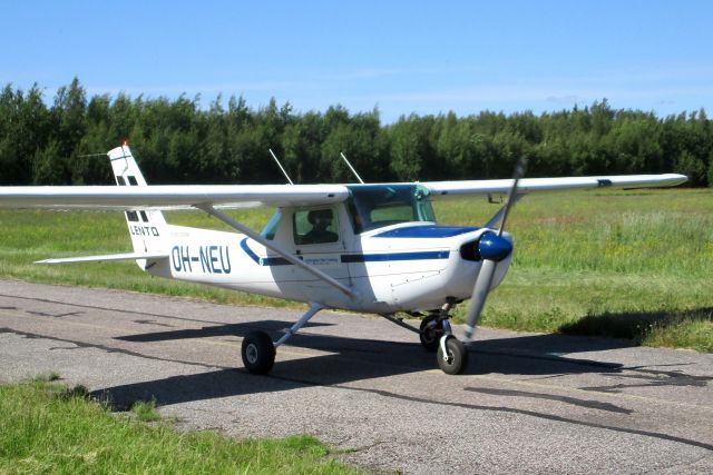 Cessna FA152 OH-NEU EFHN 2021-06-16.