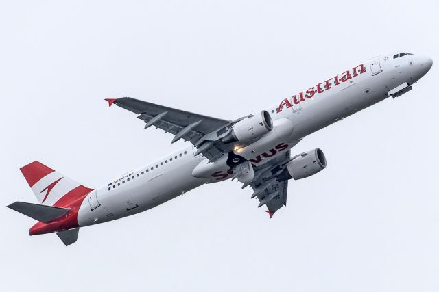 Austrian Airlines Airbus A321-211 OE-LBF 18.5.2021