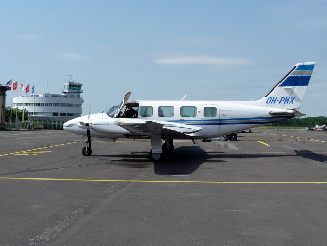 Piper PA-31-350 Chieftain, FM-International Oy