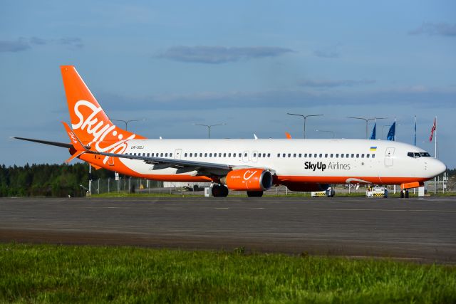 SkyUp Airlines UR-SQJ B737-900ER