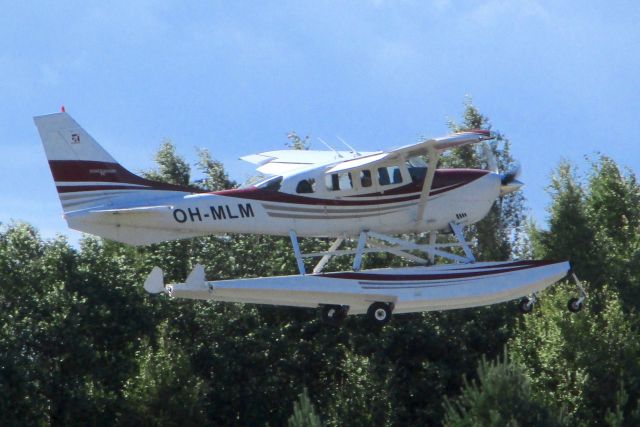 Cessna T206H Turbo Stationair TC OH-MLM EFHN 2021-07-02