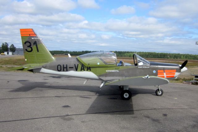 Valmet L70 Miltrainer OH-VAA EFUT 2011-08-21