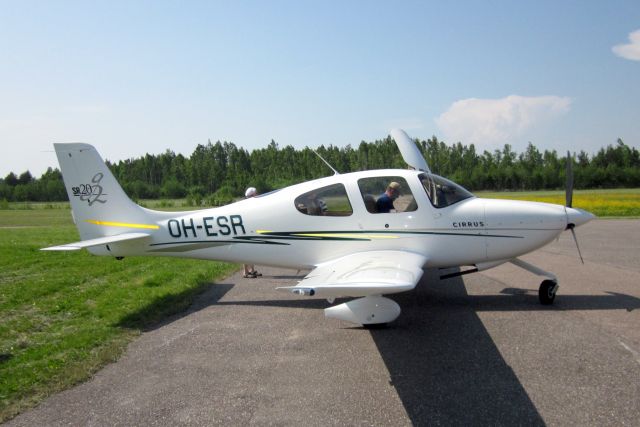 Cirrus SR20-G2 OH-ESR EFHN 2011-06-11