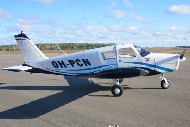 Piper PA-28-140 Cherokee C OH-PCN EFUT 2011-10-09