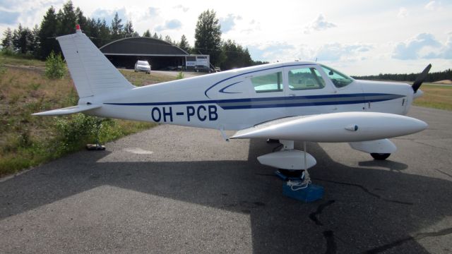 Piper PA-28-140 Cherokee B OH-PCB EFJM 2011-07-20