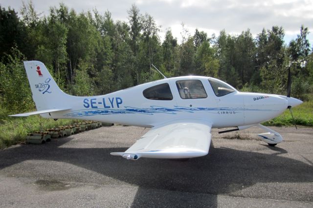 Cirrus SR20 G-2 SE-LYP EFHN 2011-09-17