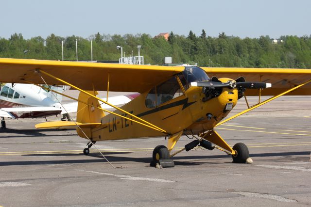 Piper J-3C-65 Cub LN-TET