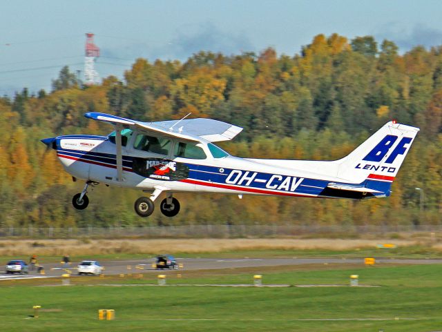 Cessna 172N Skyhawk II OH-CAV BF-Lento