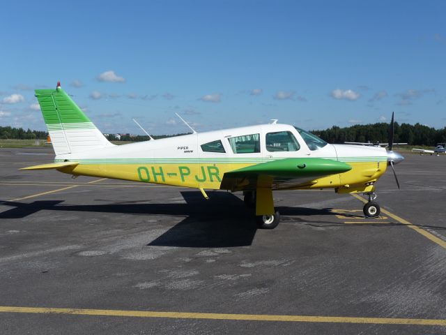 Piper PA-28R-200 Cherokee Arrow OH-PJR