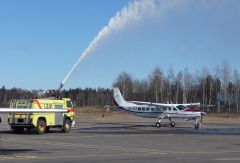 Cessna 208 Caravan OH-DZF water salute