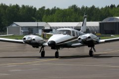 Piper PA-34-220T Seneca V OH-PKO