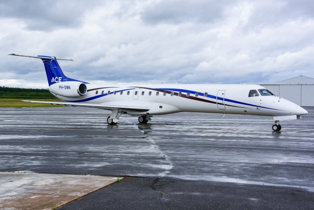 JetNetherlands ERJ-145LR PH-DWA lähtö puuhissa 17.7.-22