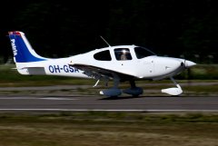 Cirrus SR22 G3 OH-GSA Patria Pilot Training