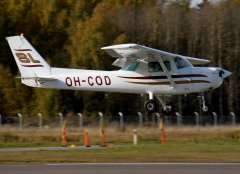 OH-COD Cessna 152 II  Salpauslento