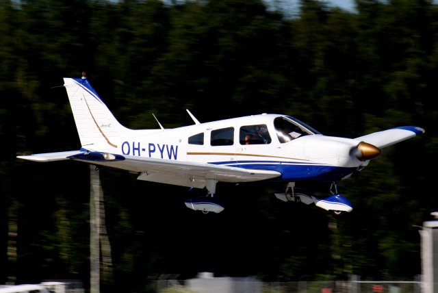 OH-PYW Piper PA-28-181 Archer II / Espoon Moottorilentäjät ESMO