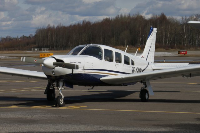 SE-GNR Piper PA-32R-300 Cherokee Lance