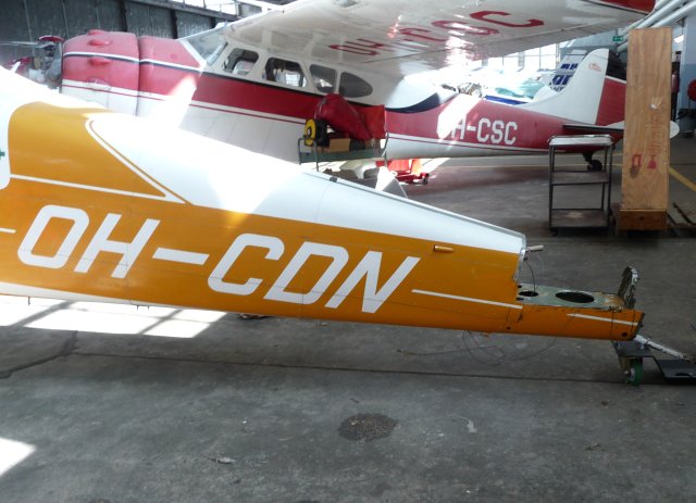 OH-CDN Cessna 180H / OH-CSC Cessna 195B