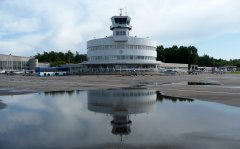 Helsinki-Malmi Airport Terminal / Stella Group shuttle bus