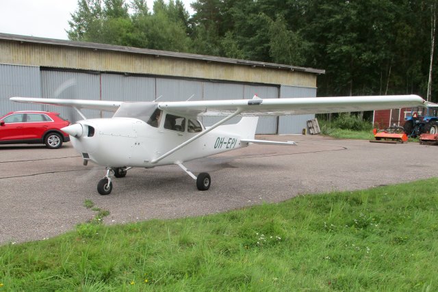 Cessna 172S Skyhawk SP OH-EPI EFHN 2023-08-19