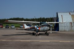 OH-CWE Cessna 182H Skylane / Vaasan Laskuvarjokerho / Alavudella  4.7.2010