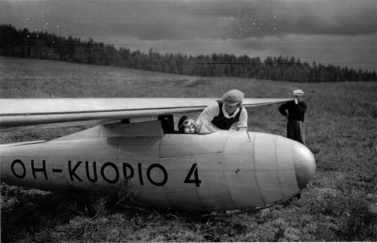 OH Kuopio 4 ja koneita Jämillä 1939 – kopio.jpg